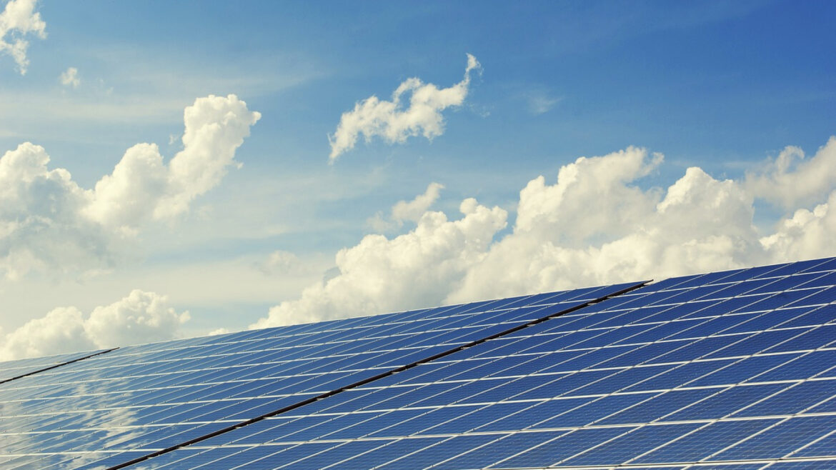 Contrôlez votre onduleur solaire à distance grâce à une IA de pointe